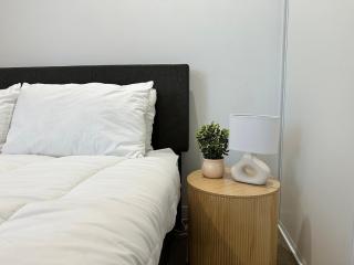 2BR City View Apt with Pool and Cinema - Melbourne - 1