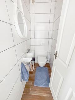 Sleek Retro Modern Apartment City Centre - Swakopmund - 7
