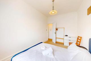 2-Bed Flat Steps to Wimbledon Park & Tube - 4