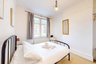 2-Bed Flat Steps to Wimbledon Park & Tube - 2