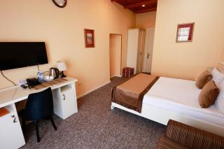 East Legend Hotel - Bakoe - 7