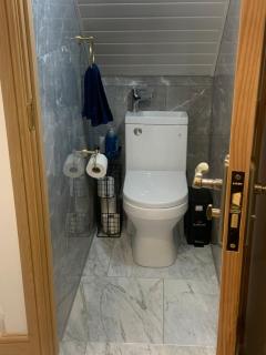 Charming 3Bd Home in West London - 1