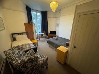 Ensuite Double Room, by Swansea University, Sketty, R2 - Swansea - 9