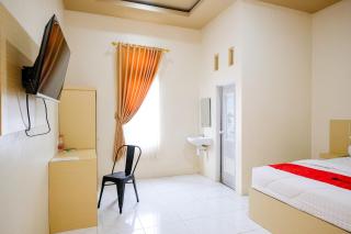 RedDoorz at Dewanti Syariah near Stasiun Tulungagung - Tulungagung - 1