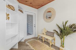 467 Water Front with Pool & Canal Access home - Fort Myers Beach - 4