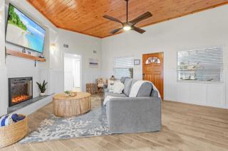 467 Water Front with Pool & Canal Access home - 4