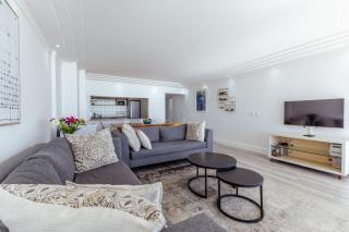 Bantry Place Beach Apartment - 1