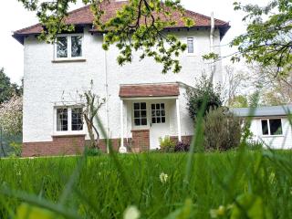 Cosy Family Cottage, Semi Rural Retreat! Nearby Countryside, Beaches & Goodwood - Chichester Holiday Properties - Eartham - 0