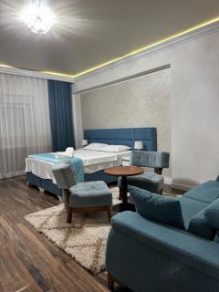 Sara White Tower - Mamaia - 5