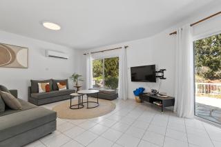 Limnaria Gardens SUPERB VILLA by VICHY Holidays - Paphos - 2