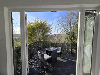Treetops Studio Apartment - 7