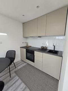Treetops Studio Apartment - 4
