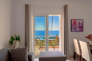 The studio and The view - Vlachata - 4