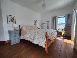 Rustic Pub Stay - Near Killarney - Rathmore - 0
