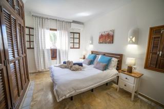 Sensational Playa Blanca Villa 3 Bedrooms Villa Myoga Spacious Sun Terrace Outdoor Pool And Bbq Montana Roja - Playa Blanca - 4