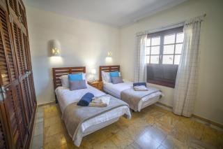 Sensational Playa Blanca Villa 3 Bedrooms Villa Myoga Spacious Sun Terrace Outdoor Pool And Bbq Montana Roja - Playa Blanca - 3