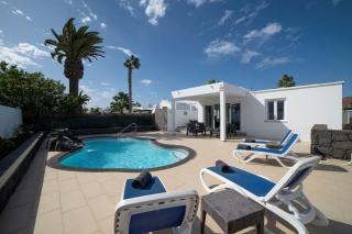 Villa Solace Blanca Playa Blanca Stylish Comfort Prime Location - Yaiza - 7