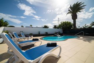 Villa Solace Blanca Playa Blanca Stylish Comfort Prime Location Heated Pool Your Perfect Lanzarote Retreat - Yaiza - 5