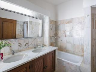 Amazing Carvoeiro Villa 4 Bedrooms Villa Jasmin Walking Distance To Beautiful Beach - Lagoa - 2