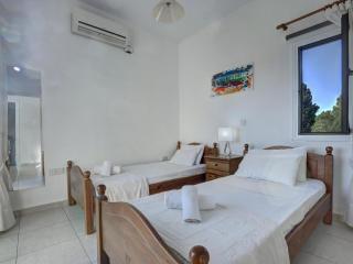 Villa Protaras Paralia, Spacious 4Bdr Central Protaras Villa, Close To Fig Tree Bay Beach - Protaras - 8