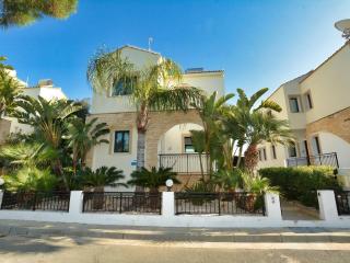 Villa Protaras Paralia, Spacious 4Bdr Central Protaras Villa, Close To Fig Tree Bay Beach - Protaras - 4