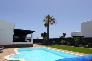 Endearing Lanzarote Villa Villa Dorada 3 Bedrooms Private Pool Sun Terrace Hot Tub Playa Blanca - Playa Blanca - 0