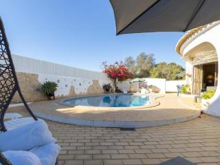 Casa Vilamoura Is A Lovely 5 Bedroom Villa With Ac And Private Pool Within Easy Distance Of All Of V - Vilamoura - 9