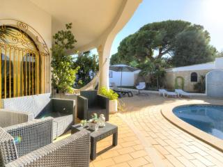 Casa Vilamoura Is A Lovely 5 Bedroom Villa With Ac And Private Pool Within Easy Distance Of All Of V - Vilamoura - 6