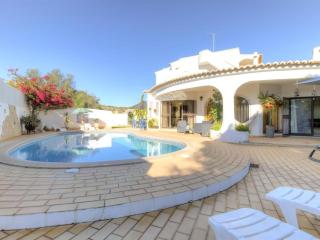 Casa Vilamoura Is A Lovely 5 Bedroom Villa With Ac And Private Pool Within Easy Distance Of All Of V - Vilamoura - 0