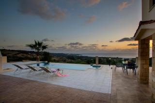 Magnificent Coral Bay Villa Villa Azure Cove 3 Bedrooms Great Sea Views Well-Furnished - Peyia - 3