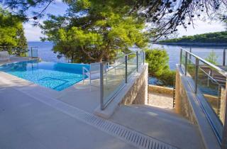 Stunning Brac Villa 5 Bedrooms Villa Selca Brac 5 Metres To The Beach Private Swimming Pool Selca - Selca - 3