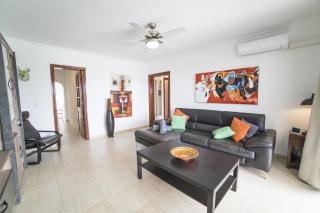 Extraordinary Playa Blanca Villa 3 Bedrooms Villa Naraku Spacious Sun Terrace Outdoor Pool, Hot Tub And Bbq Playa Blanca - Playa Blanca - 2