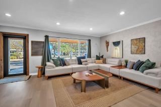 Newly Renovated - Sunny Family Haven in Pompano - 3
