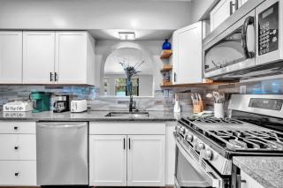 Newly Renovated - Sunny Family Haven in Pompano - 5