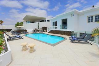 Luxury Puerto Del Carmen Villa 4 Bedrooms La Perla Modern Furnishings Stunning Sea Views - Tías - 9