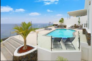 Luxury Puerto Del Carmen Villa 4 Bedrooms La Perla Modern Furnishings Stunning Sea Views - Tías - 2