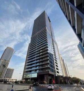 Lake and City Views 1BR, Short Distance to Metro, MBL Royal, Jumeirah Lake Towers by Deluxe Holiday Homes - 4