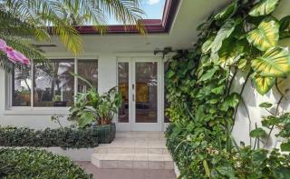 Two Bdr Waterfront Dock and Pool Home - West Palm Beach - 9
