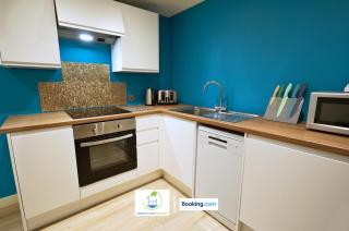 NEW Luxury NYC Style Loft with Cinema Room By Green Haven Escapes In Bradford - Bradford - 8
