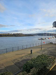 Spacious Riverfront Apartment - 2