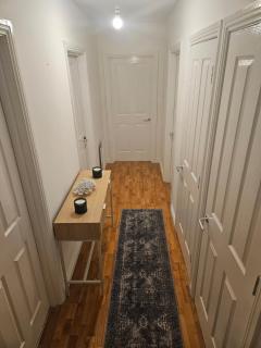 Spacious Riverfront Apartment - Pennyburn - 1