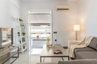 Cozy Penthouse with Balcony - 0