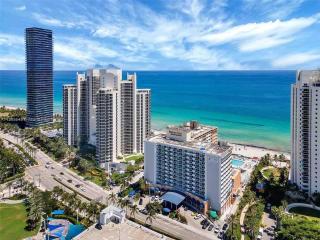 Ocean View Studio Wkitchen On Sunny Isles Beach! - Sunny Isles Beach - 4