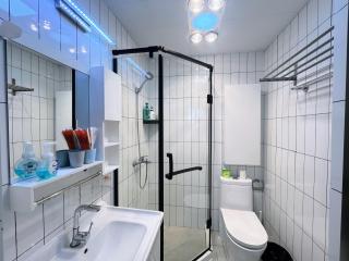 Prosperity B&B Downtown Shanghai - Yongkang Road Branch - Shanghai - 1