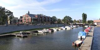By The River Apartment - 2min to Market Square - Breslavia - 5