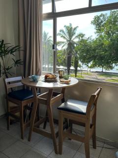 Apartamento com vista pro mar no Centro de Ubatuba - 2 quartos e cozinha completa - Ubatuba - 0