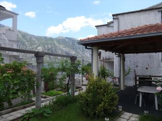 Cute studio with garden and terrace,by the sea - Kotor - 2