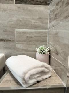 The 37 Suites - Ponders End - 5