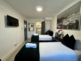 The 37 Suites - Ponders End - 2