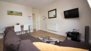 StayZo Serviced Accommodation 16 Premier Lodge - 2